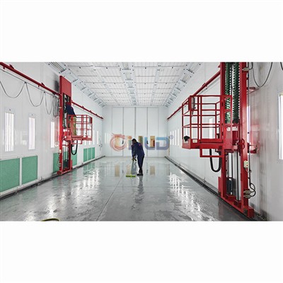 Technikusunk egy nagy busz permetezőfülke felszerelését irányította Katarban